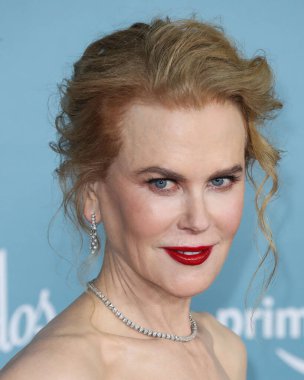 Armani Prive elbisesi giyen oyuncu Nicole Kidman, Jimmy Choo ayakkabıları ve Omega saati, 6 Aralık 2021 'de Los Angeles' taki Akademi Sinema Müzesi 'nde düzenlenen Amazon Stüdyoları' nın 'Being The Ricardos' galasına geldi.