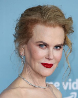 Armani Prive elbisesi giyen oyuncu Nicole Kidman, Jimmy Choo ayakkabıları ve Omega saati, 6 Aralık 2021 'de Los Angeles' taki Akademi Sinema Müzesi 'nde düzenlenen Amazon Stüdyoları' nın 'Being The Ricardos' galasına geldi.