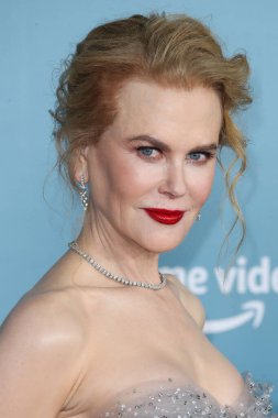 Armani Prive elbisesi giyen oyuncu Nicole Kidman, Jimmy Choo ayakkabıları ve Omega saati, 6 Aralık 2021 'de Los Angeles' taki Akademi Sinema Müzesi 'nde düzenlenen Amazon Stüdyoları' nın 'Being The Ricardos' galasına geldi.