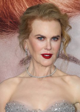 Armani Prive elbisesi giyen oyuncu Nicole Kidman, Jimmy Choo ayakkabıları ve Omega saati, 6 Aralık 2021 'de Los Angeles' taki Akademi Sinema Müzesi 'nde düzenlenen Amazon Stüdyoları' nın 'Being The Ricardos' galasına geldi.