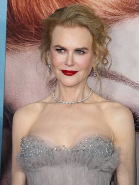 Armani Prive elbisesi giyen oyuncu Nicole Kidman, Jimmy Choo ayakkabıları ve Omega saati, 6 Aralık 2021 'de Los Angeles' taki Akademi Sinema Müzesi 'nde düzenlenen Amazon Stüdyoları' nın 'Being The Ricardos' galasına geldi.