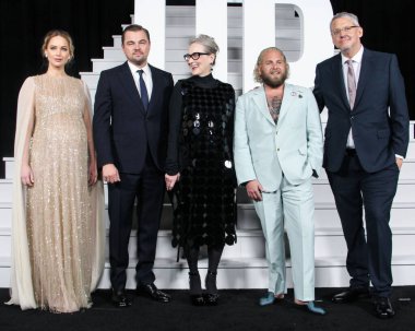 Aktris Jennifer Lawrence, aktör Leonardo DiCaprio, Meryl Streep, Jonah Hill ve yönetmen Adam McKay, 5 Aralık 2021 'de Manhattan, New York' ta bulunan Lincoln Center 'da düzenlenen Netflix' in 'Don' t Look Up 'ın dünya prömiyerine geldiler.