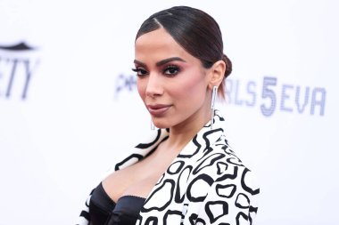 Brezilyalı şarkıcı Anitta (Larissa de Macedo Machado), Peacock ve Girls5eva tarafından sunulan ve 4 Aralık 2021 tarihinde Los Angeles 'taki City Market Social House' da düzenlenen IHG Otelleri ve Resorts sponsorluğunda Variety 2021 Müzik Yapımcıları Brunch 'ına geldi.