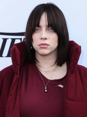 Şarkıcı Billie Eilish, Peacock ve Girls5eva tarafından sunulan ve 4 Aralık 2021 tarihinde Los Angeles, Kaliforniya, ABD 'deki City Market Social House' da düzenlenen IHG Otelleri ve Resorts sponsorluğunda Variety 2021 Music Hitmakers Brunch 'a geldi.. 