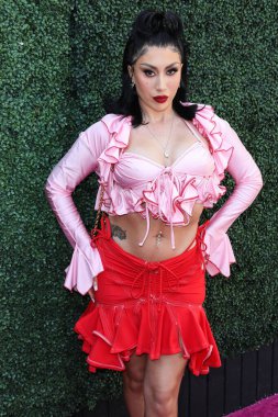 Şarkıcı Kali Uchis, Peacock ve Girls5eva tarafından sunulan ve IHG Otelleri ve Resorts sponsorluğunda 4 Aralık 2021 tarihinde Los Angeles, Kaliforniya, ABD 'de düzenlenen Variety 2021 Music Hitmakers Brunch' a geldi..