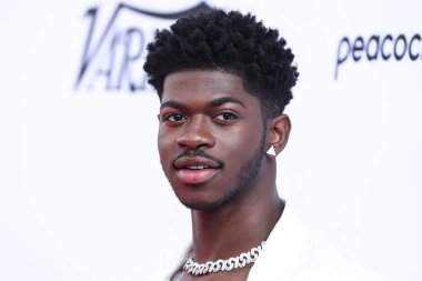 Balmain giyen rapçi Lil Nas X, Peacock ve Girls5eva tarafından sunulan ve 4 Aralık 2021 tarihinde Los Angeles, Kaliforniya, ABD 'deki City Market Social House' da düzenlenen IHG Otelleri ve Resorts sponsorluğundaki Music Hitmakers Brunch 'a geldi.