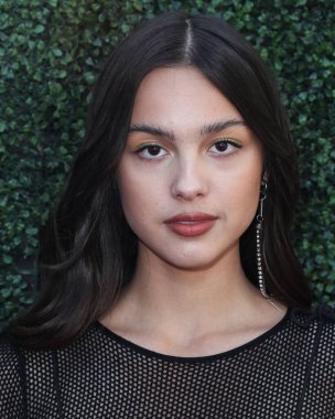 Calvin Luo 'yu giyen şarkıcı Olivia Rodrigo, Peacock ve Girls5eva tarafından sunulan ve 4 Aralık 2021' de Los Angeles, Kaliforniya 'daki City Market Social House' da düzenlenen IHG Otelleri ve Resorts sponsorluğundaki Music Hitmakers Brunch 'a geldi.