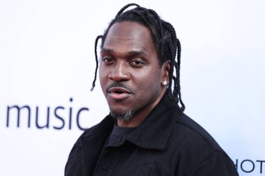 Rapçi Pusha T, Peacock ve Girls5eva tarafından sunulan ve 4 Aralık 2021 tarihinde Los Angeles, Kaliforniya, ABD 'deki City Market Social House' da düzenlenen IHG Otelleri ve Resorts sponsorluğunda Variety 2021 Music Hitmakers Brunch 'a geldi.. 