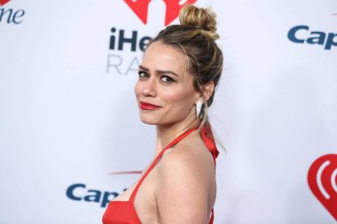 Bethany Joy Lenz, 3 Aralık 2021 'de Inglewood, Los Angeles, Kaliforniya, ABD' de düzenlenen The Forum 'da düzenlenen iHeartRadio 102.7 KIIS FM' in Jingle Ball 2021 'e ulaştı.. 