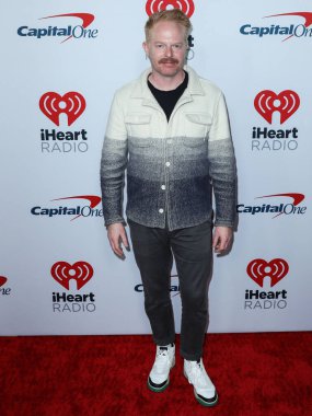 Jesse Tyler Ferguson iHeartRadio 102.7 KIIS FM 'in Jingle Ball 2021' e 3 Aralık 2021 'de Inglewood, Los Angeles, Kaliforniya' da düzenlenen Forum 'da ulaştı.. 