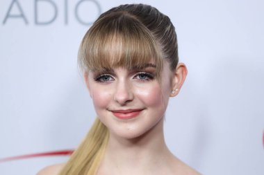 Mckenna Grace, 3 Aralık 2021 'de Inglewood, Los Angeles, Kaliforniya, ABD' de düzenlenen The Forum 'da düzenlenen iHeartRadio 102.7 KIIS FM' in Jingle Ball 2021 'e ulaştı.. 