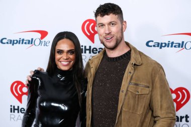 Michelle Young ve Clayton Echard iHeartRadio 102.7 KIIS FM 'in Jingle Ball 2021' e 3 Aralık 2021 'de Inglewood, Los Angeles, Kaliforniya, ABD' de düzenlenen Forum 'da geldiler..
