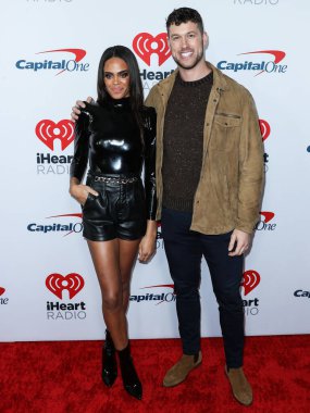 Michelle Young ve Clayton Echard iHeartRadio 102.7 KIIS FM 'in Jingle Ball 2021' e 3 Aralık 2021 'de Inglewood, Los Angeles, Kaliforniya, ABD' de düzenlenen Forum 'da geldiler..