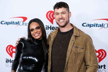 Michelle Young ve Clayton Echard iHeartRadio 102.7 KIIS FM 'in Jingle Ball 2021' e 3 Aralık 2021 'de Inglewood, Los Angeles, Kaliforniya, ABD' de düzenlenen Forum 'da geldiler..