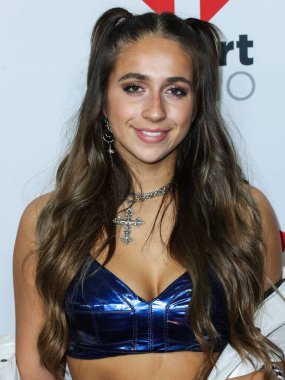 Tate McRae iHeartRadio 102.7 KIIS FM 'in Jingle Ball 2021' e 3 Aralık 2021 'de Inglewood, Los Angeles, Kaliforniya' da düzenlenen Forum 'da ulaştı.. 