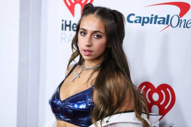 Tate McRae iHeartRadio 102.7 KIIS FM 'in Jingle Ball 2021' e 3 Aralık 2021 'de Inglewood, Los Angeles, Kaliforniya' da düzenlenen Forum 'da ulaştı.. 
