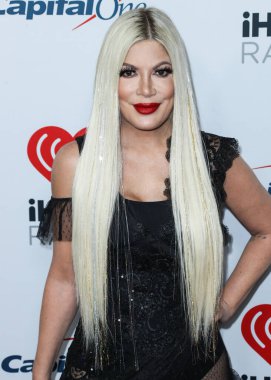 Tori Spelling iHeartRadio 102.7 KIIS FM 'in Jingle Ball 2021' e 3 Aralık 2021 'de Inglewood, Los Angeles, Kaliforniya' da düzenlenen Forum 'da ulaştı.. 
