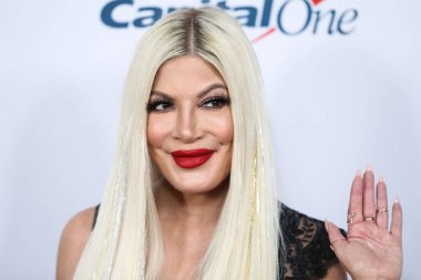 Tori Spelling iHeartRadio 102.7 KIIS FM 'in Jingle Ball 2021' e 3 Aralık 2021 'de Inglewood, Los Angeles, Kaliforniya' da düzenlenen Forum 'da ulaştı.. 