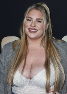 Model Chel Sgro, 1 Aralık 2021 'de Inglewood, Los Angeles, Kaliforniya, ABD' de düzenlenen Dünya AIDS Günü 2021 'de AHF' ye ulaştı.. 