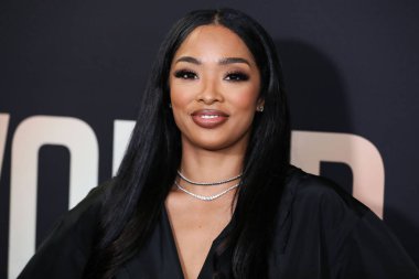 Moda tasarımcısı Prenses Pilipina Love Norwood, 1 Aralık 2021 'de Inglewood, Los Angeles, Kaliforniya, ABD' de düzenlenen Dünya AIDS Günü 2021 'de AHF' ye geldi.. 
