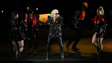 Şarkıcı Christina Aguilera, 1 Aralık 2021 'de Inglewood, Los Angeles, Kaliforniya, ABD' de düzenlenen AHF (AIDS Sağlık Vakfı) Dünya AIDS Günü 2021 'de sahne alıyor.. 