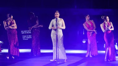 Şarkıcı Jennifer Hudson, Christina Aguilera ve Jennifer Hudson 'ın 1 Aralık 2021' de Inglewood, Los Angeles, Kaliforniya 'da gerçekleştirdiği AHF (AIDS Sağlık Vakfı) Dünya AIDS Günü 2021' de sahne alıyor.