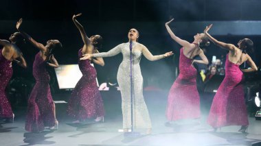 Şarkıcı Jennifer Hudson, Christina Aguilera ve Jennifer Hudson 'ın 1 Aralık 2021' de Inglewood, Los Angeles, Kaliforniya 'da gerçekleştirdiği AHF (AIDS Sağlık Vakfı) Dünya AIDS Günü 2021' de sahne alıyor.