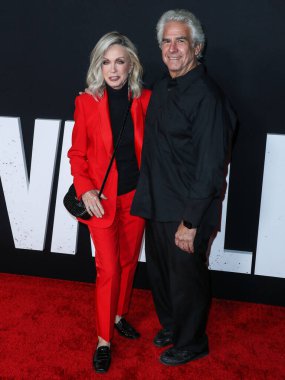 Aktris Donna Mills ve aktör Larry Gilman, Netflix 'in 
