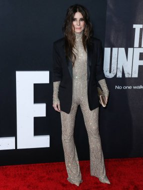 Stella McCartney tulumu giyen aktris Sandra Bullock ve Tyler Ellis, Netflix 'in 30 Kasım 2021' de Los Angeles, Kaliforniya 'da bulunan Yönetmenler Birliği' nde düzenlenen 