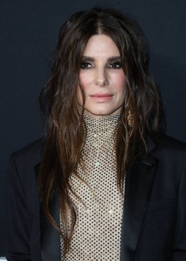 Stella McCartney tulumu giyen aktris Sandra Bullock ve Tyler Ellis, Netflix 'in 30 Kasım 2021' de Los Angeles, Kaliforniya 'da bulunan Yönetmenler Birliği' nde düzenlenen 