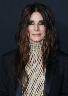 Stella McCartney tulumu giyen aktris Sandra Bullock ve Tyler Ellis, Netflix 'in 30 Kasım 2021' de Los Angeles, Kaliforniya 'da bulunan Yönetmenler Birliği' nde düzenlenen 