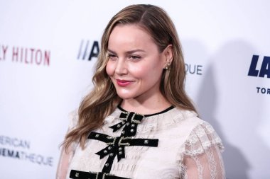 Aktris Abbie Cornish, 18 Kasım 2021 'de Beverly Hills, Los Angeles, Kaliforniya, ABD' de düzenlenen ve Scarlett Johansson onuruna düzenlenen 35..