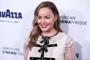 Aktris Abbie Cornish, 18 Kasım 2021 'de Beverly Hills, Los Angeles, Kaliforniya, ABD' de düzenlenen ve Scarlett Johansson onuruna düzenlenen 35..