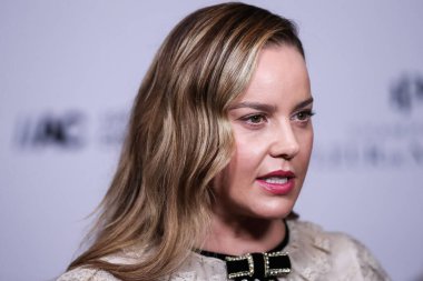 Aktris Abbie Cornish, 18 Kasım 2021 'de Beverly Hills, Los Angeles, Kaliforniya, ABD' de düzenlenen ve Scarlett Johansson onuruna düzenlenen 35.. 