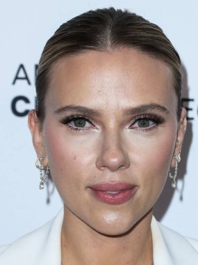 Versace giyen aktris Scarlett Johansson, 18 Kasım 2021 'de Beverly Hilton Oteli' nde düzenlenen 35. Yıllık Amerikan Sinematek Ödülleri 'ne geldi.. 