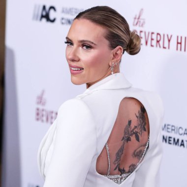 Versace giyen aktris Scarlett Johansson, 18 Kasım 2021 'de Beverly Hilton Oteli' nde düzenlenen 35. Yıllık Amerikan Sinematek Ödülleri 'ne geldi.. 