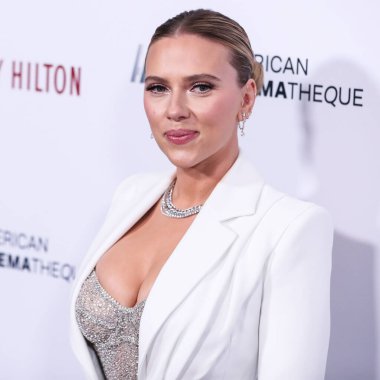 Versace giyen aktris Scarlett Johansson, 18 Kasım 2021 'de Beverly Hilton Oteli' nde düzenlenen 35. Yıllık Amerikan Sinematek Ödülleri 'ne geldi.. 