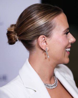 Versace giyen aktris Scarlett Johansson, 18 Kasım 2021 'de Beverly Hilton Oteli' nde düzenlenen 35. Yıllık Amerikan Sinematek Ödülleri 'ne geldi.. 