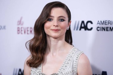 Aktris Thomasin McKenzie, 18 Kasım 2021 'de Beverly Hilton Oteli' nde düzenlenen 35. Geleneksel Amerikan Sineması Ödülleri 'ne geliyor.. 