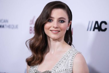 Aktris Thomasin McKenzie, 18 Kasım 2021 'de Beverly Hilton Oteli' nde düzenlenen 35. Geleneksel Amerikan Sineması Ödülleri 'ne geliyor.. 