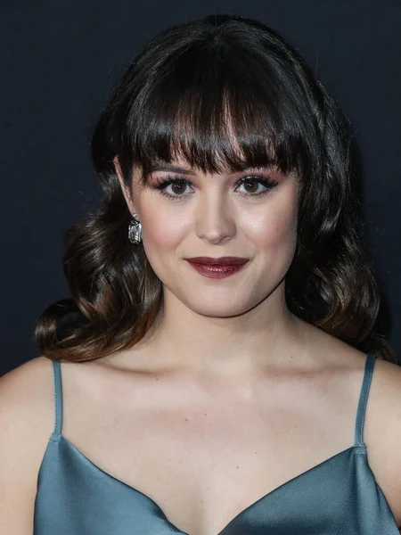 Skådespelerskan Hayley Orrantia Anländer Till Los Angeles Premiär För Netflix — Stockfoto