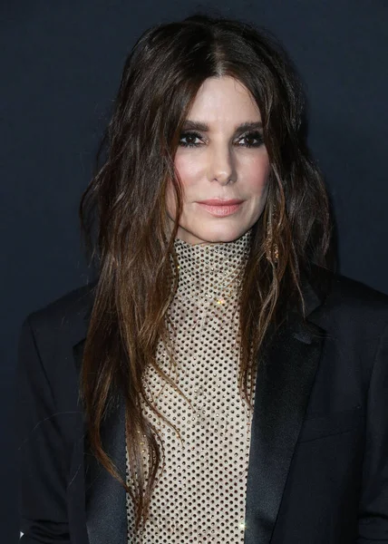 Atriz Sandra Bullock Vestindo Macacão Stella Mccartney Tyler Ellis Embreagem — Fotografia de Stock