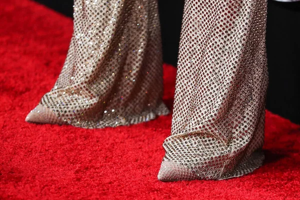 Aktris Sandra Bullock Mengenakan Kostum Stella Mccartney Dan Kopling Tyler — Stok Foto
