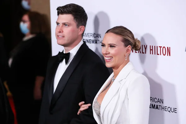 Aktris Scarlett Johansson Memakai Versace Dan Suami Komedian Colin Jost — Stok Foto