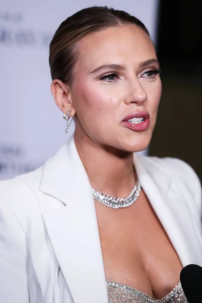 Atriz Scarlett Johansson Vestindo Versace Chega 35Th Annual American Cinematheque — Fotografia de Stock