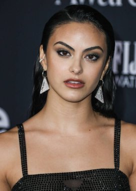 Prada elbise ve Real Fine Studio mücevheri giyen aktris Camila Mendes, 15 Kasım 2021 'de ABD' nin Kaliforniya eyaletinin Los Angeles kentinde düzenlenen 6.. 