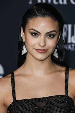 Prada elbise ve Real Fine Studio mücevheri giyen aktris Camila Mendes, 15 Kasım 2021 'de ABD' nin Kaliforniya eyaletinin Los Angeles kentinde düzenlenen 6.. 
