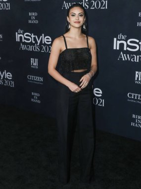 Prada elbise ve Real Fine Studio mücevheri giyen aktris Camila Mendes, 15 Kasım 2021 'de ABD' nin Kaliforniya eyaletinin Los Angeles kentinde düzenlenen 6.. 
