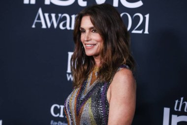 Missoni elbisesi giyen Cindy Crawford, 15 Kasım 2021 'de ABD' nin Kaliforniya eyaletinin Los Angeles kentinde düzenlenen 6. Yıllık InStyle Ödülleri 'ne geldi.. 