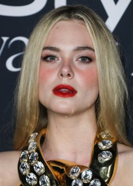 Balmain elbisesi giyen aktris Elle Fanning, 15 Kasım 2021 'de ABD' nin Los Angeles kentinde düzenlenen 6. Yıllık InStyle Ödülleri 'ne geldi.. 